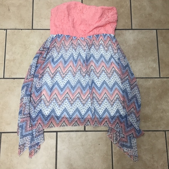 Dresses & Skirts - Strapless light pink dress